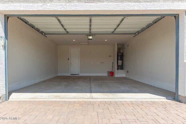 Building Photo - 6918 W Winston Dr