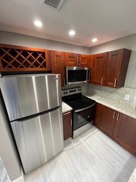 Building Photo - 8911 NW 28th Dr