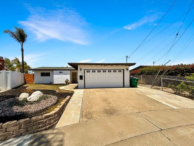 Building Photo - Charming & Spacious 3BD/2BA House in Clair...