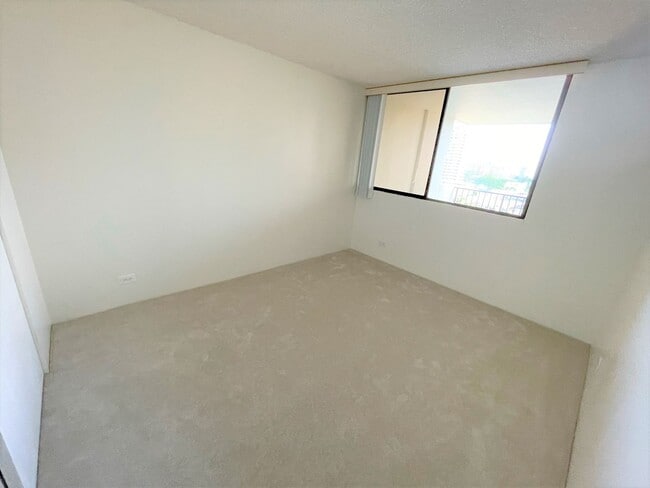 Building Photo - 1571 Piikoi St