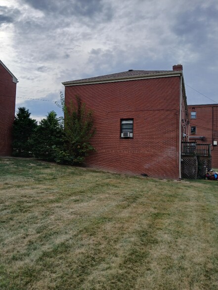 Building Photo - 472 Hoodridge Dr