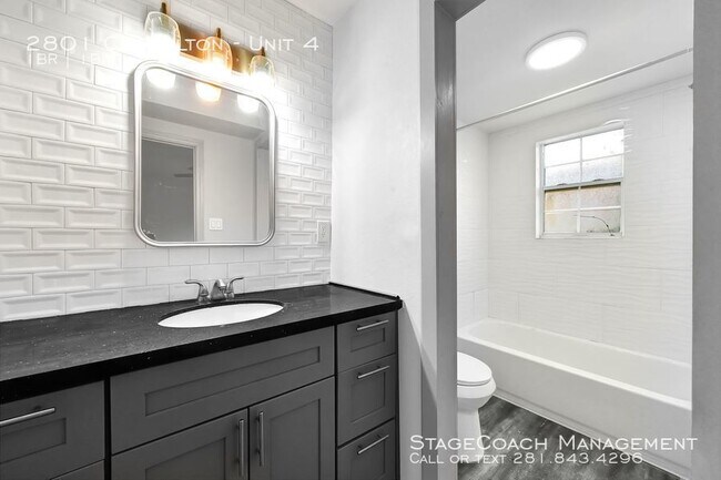Building Photo - 2801 Carrolton-Unit 4