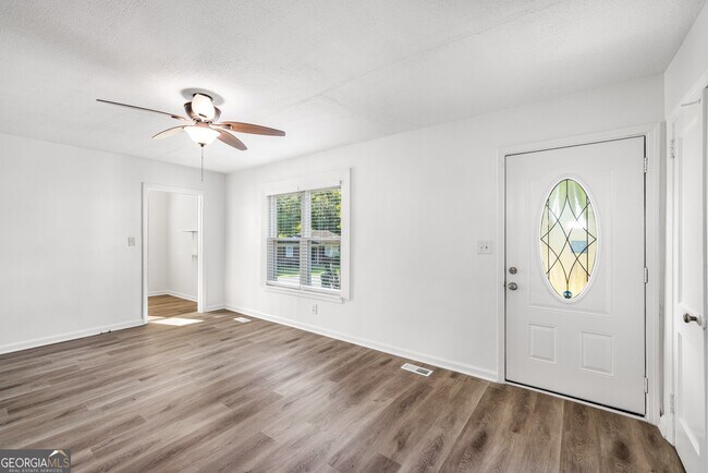 Building Photo - 1801 Crestridge Dr SE