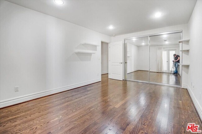 Building Photo - 114 S Layton Dr