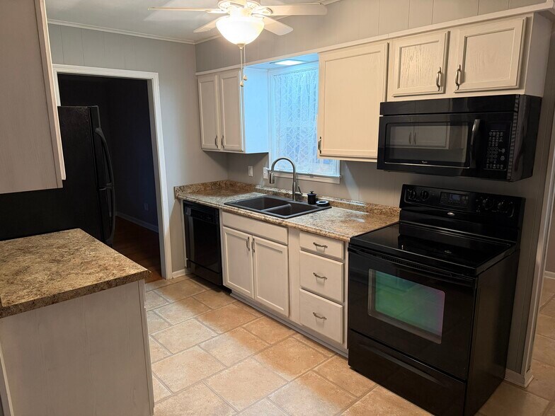 Kitchen - 7241 Renda St