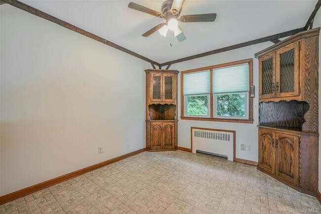 Building Photo - 33 Chestnut St