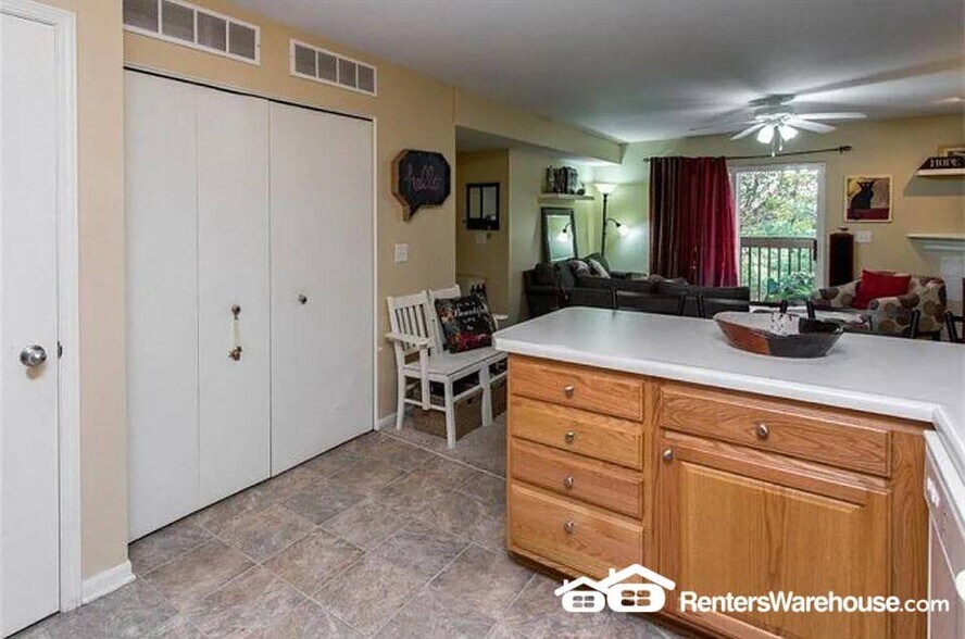 Building Photo - 10161 Sutton Dr
