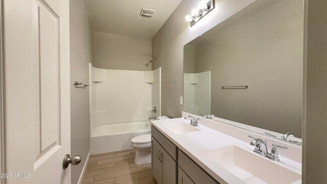 Building Photo - 7011 W Townley Ave