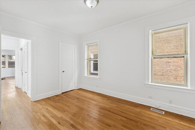 Building Photo - 5412 N Kimball Ave