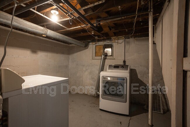 Building Photo - 1025 N 8th St