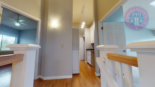 Building Photo - Beaverton / Stylish Open Floor-Plan - 5 Bedrooms, 3 Car Garage, Central Air