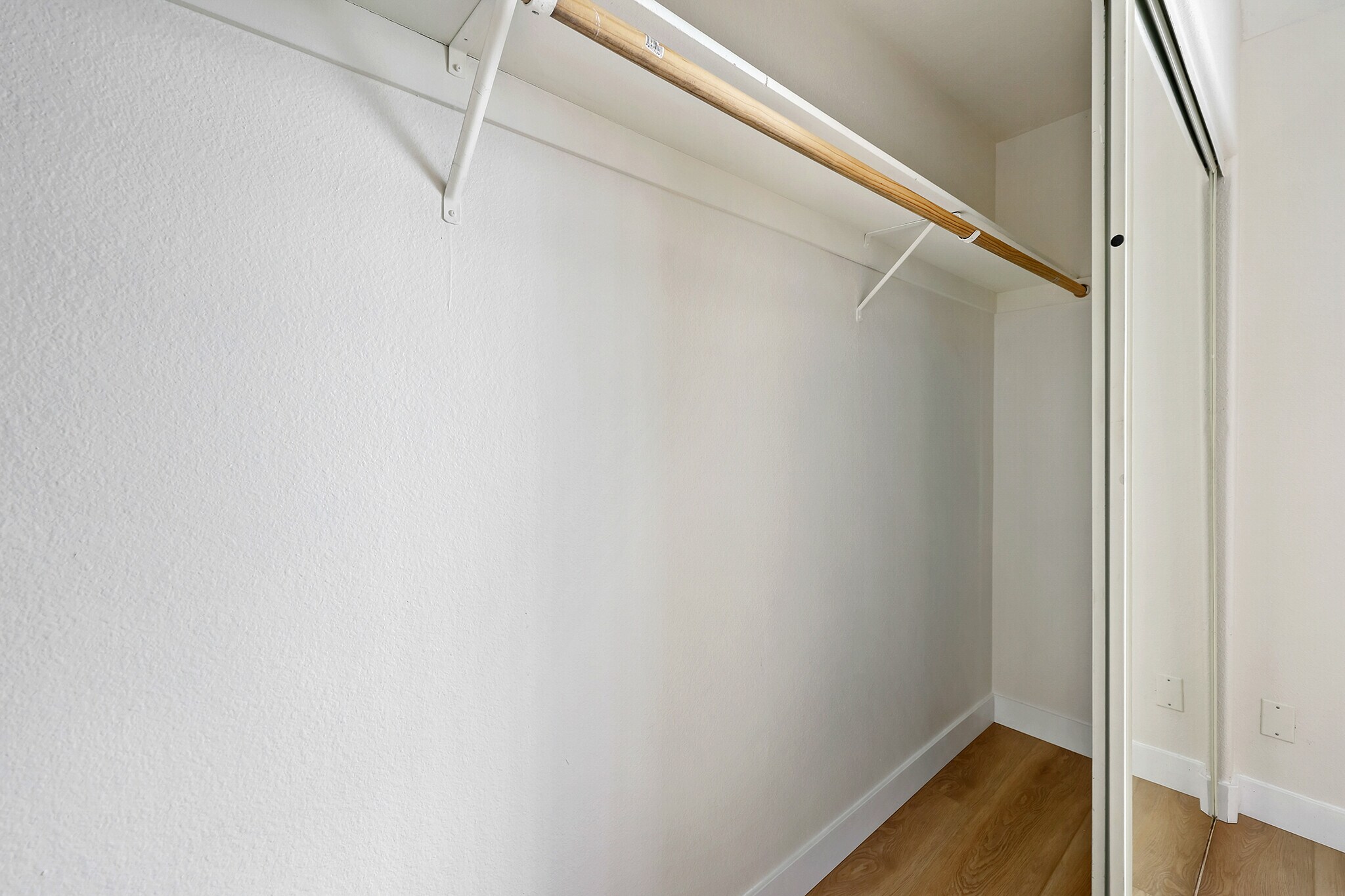 Building Photo - 10128 Hillhaven Ave