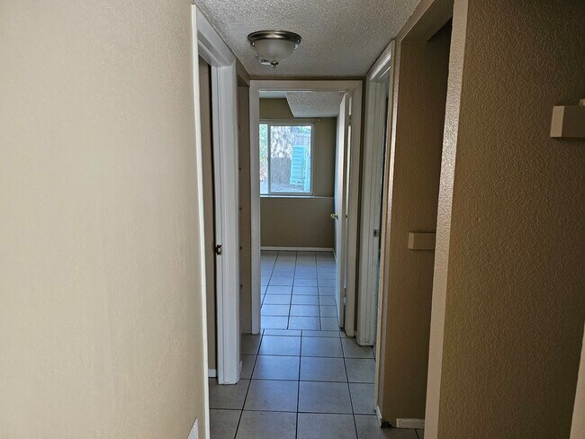 Building Photo - 3480 Cochran Dr