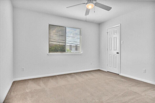 Building Photo - 1402 Grafton Ln