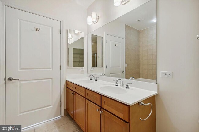 Building Photo - 2720 S Arlington Mill Dr