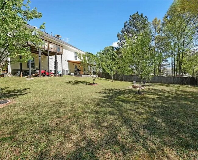 Building Photo - 1732 N Oak Dr