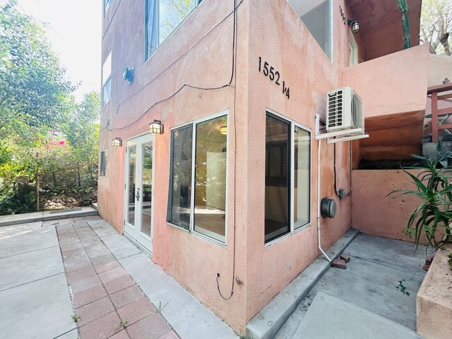Primary Photo - Lucretia Apartments
