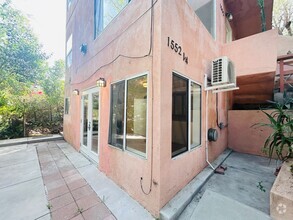 Building Photo - Lucretia Apartments