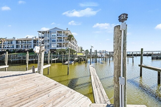 Building Photo - 307 Yacht Club Ln