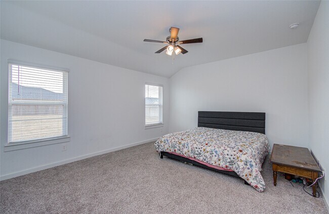 Building Photo - 8611 Shumard Oak Dr