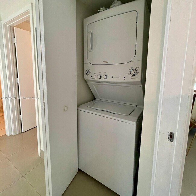 Building Photo - 335 S Biscayne Blvd