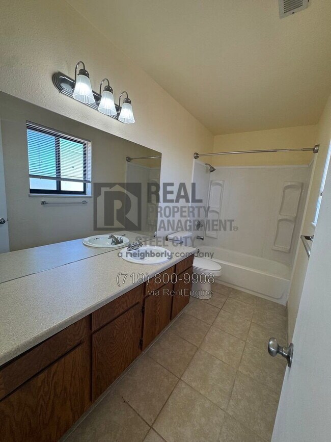 Building Photo - 2116 Norman Ln