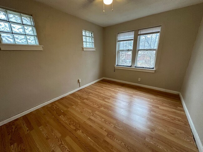 Building Photo - 1195 Belrue Ave