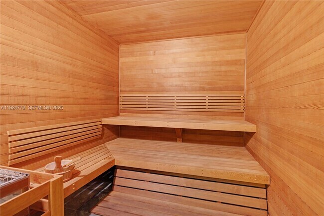 Building Photo - 2711 S Ocean Dr