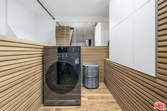 Building Photo - 2066 Glencoe Way