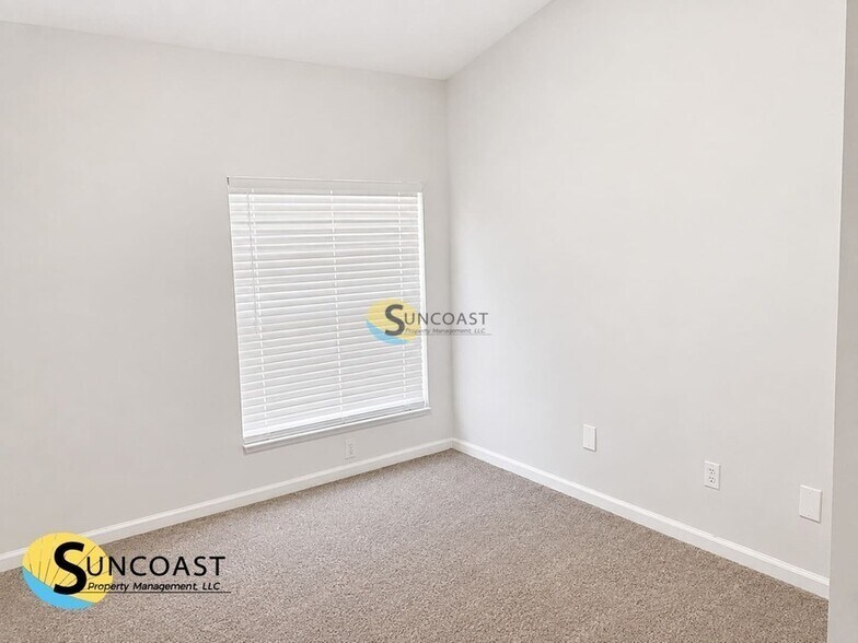 Building Photo - 1233 Shallowford Dr E