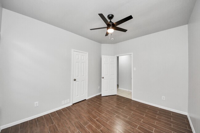 Building Photo - 16243 April Ridge Dr