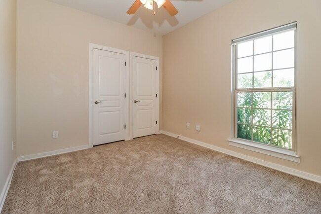 Building Photo - 107 Inverness Cove