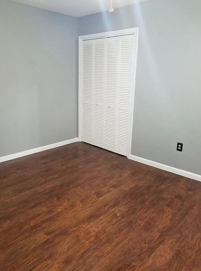 Building Photo - "Charming 3-Bedroom Home in Anderson with Modern Comforts!"