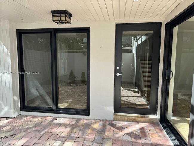 Building Photo - 4702 SW 67th Ave