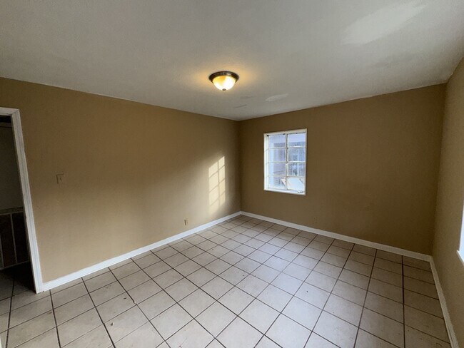 Building Photo - 2704 Shannon St