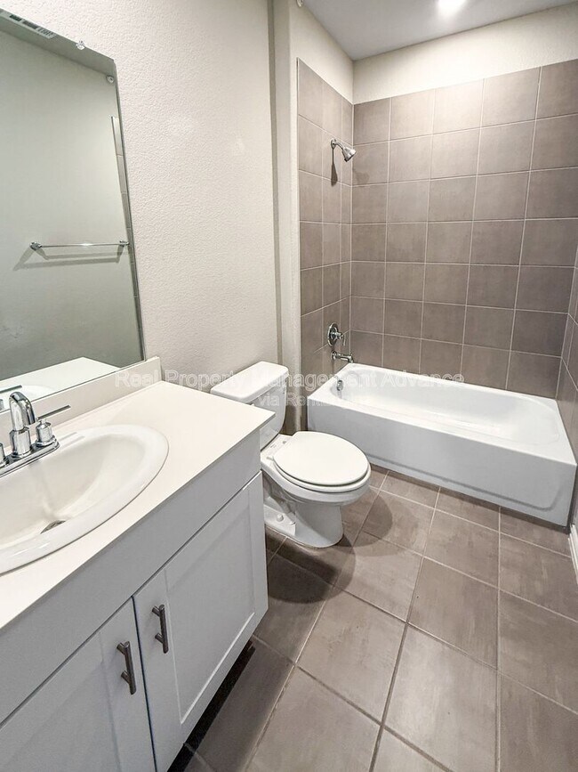 Building Photo - 452 Morning Dew Ln