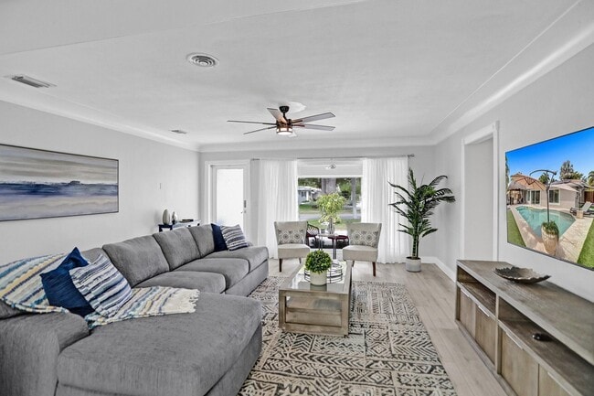 Building Photo - 470 SE 4th Ct