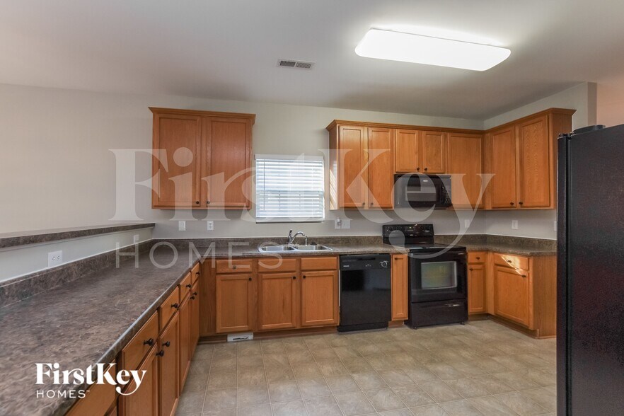 Building Photo - 2026 Craver Meadows Dr