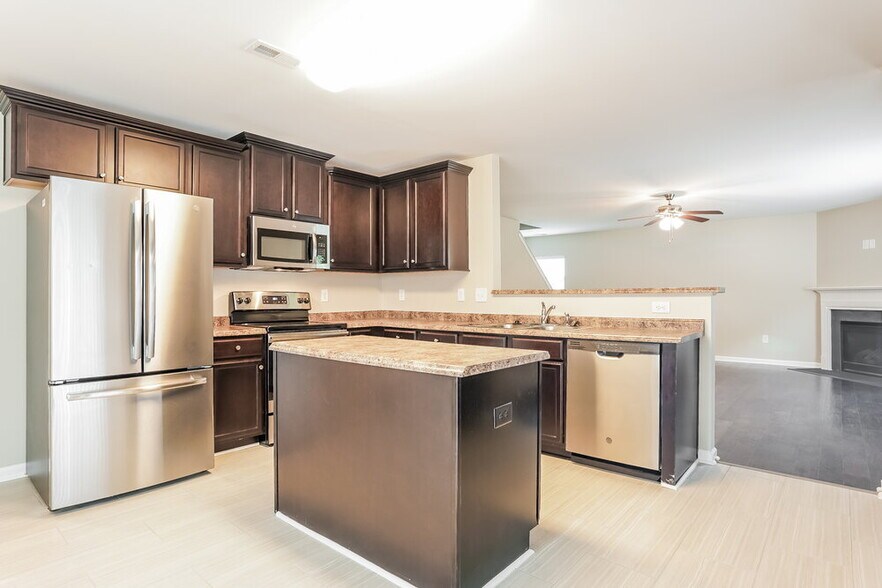 Building Photo - 8007 Spiderlily Ct