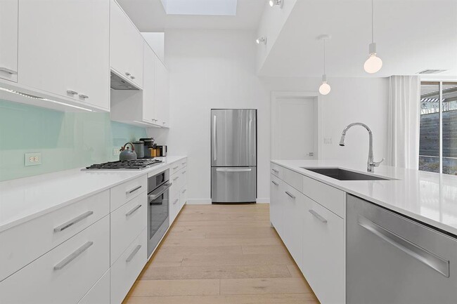 Building Photo - 2418 S 5th St