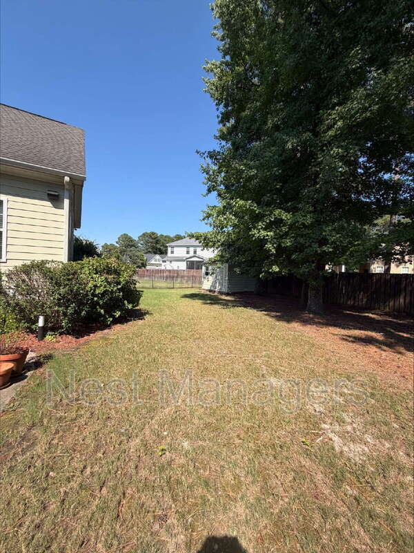 Building Photo - 2409 Thorngrove Ct