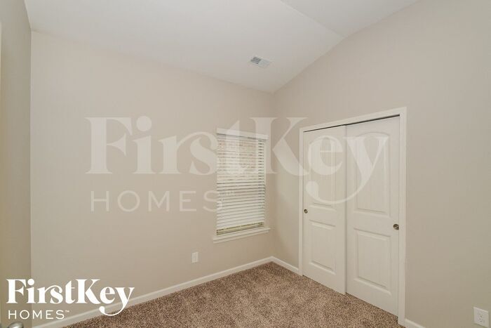 Building Photo - 613 Johnnys Cv