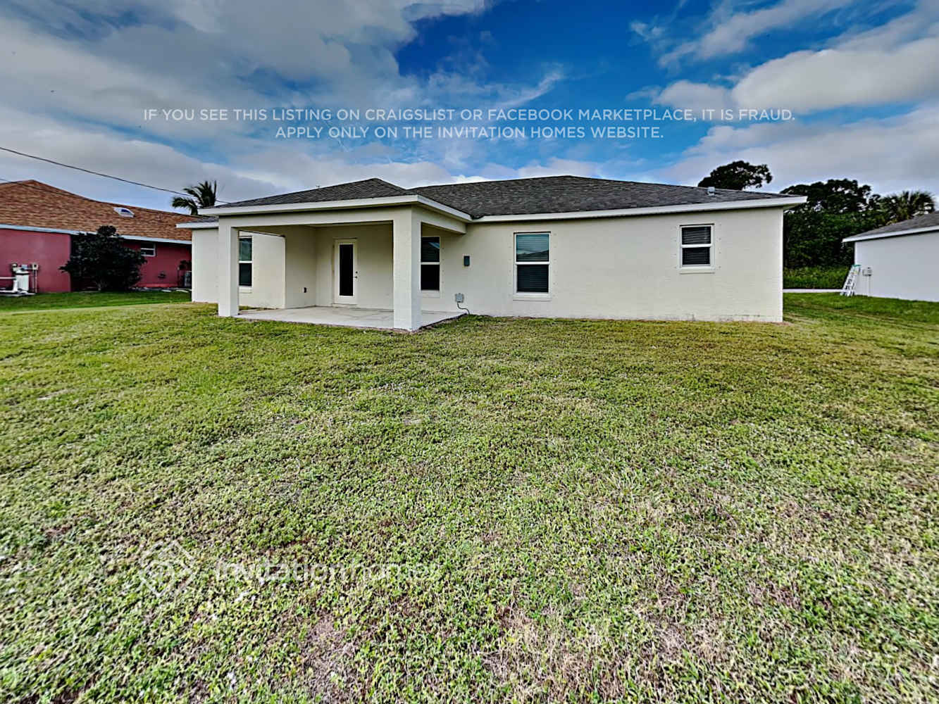 Building Photo - 462 NW Riverside Dr