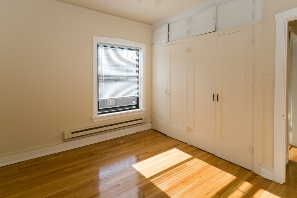 Building Photo - 1326 Oak Ave