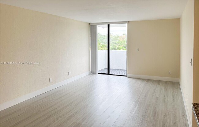 Building Photo - 2715 Tigertail Ave