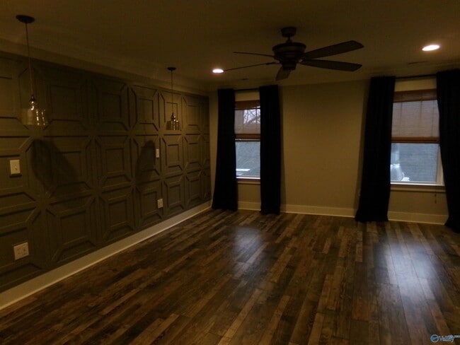 Building Photo - 505 Oshaughnessy Ave NE