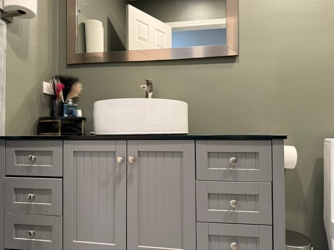 Building Photo - 1 S Stonington Dr