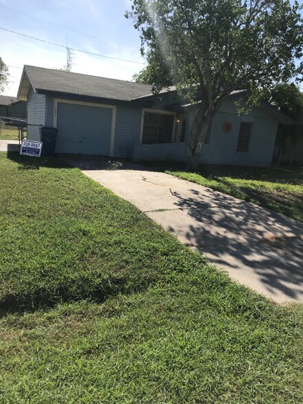 Building Photo - 101 Carole Dr