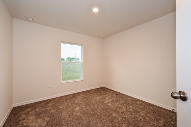 Building Photo - 873 Youngreen Dr