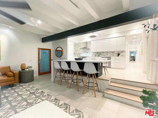 Building Photo - 3215 Ocean Front Walk
